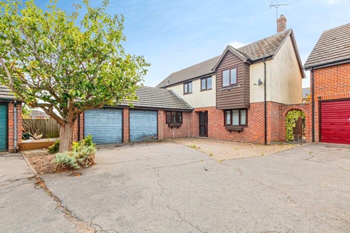 5 Bedroom Detached House For Sale In Bullfinch Close, Colchester, CO4