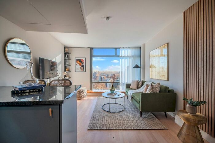 1 Bedroom Flat To Rent In Parliament View Apartments, London, SE1