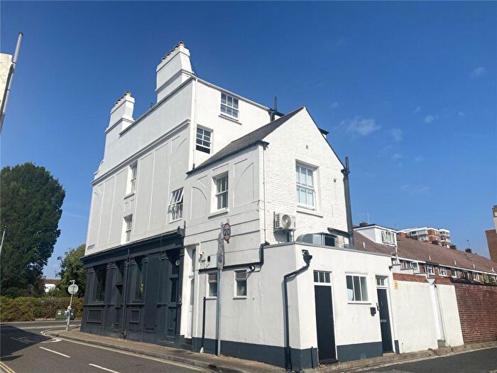 4 Bedroom Flat To Rent In Jubilee Terrace, Southsea, Hampshire, PO5