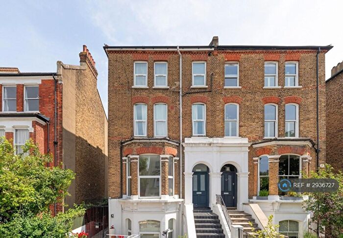 2 Bedroom Flat To Rent In Rosendale Road, London, SE21
