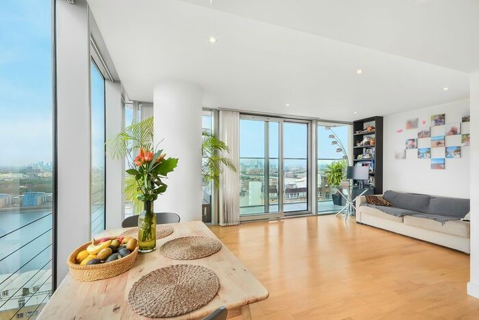 2 Bedroom Flat For Sale In Marsh Wall, London, E14