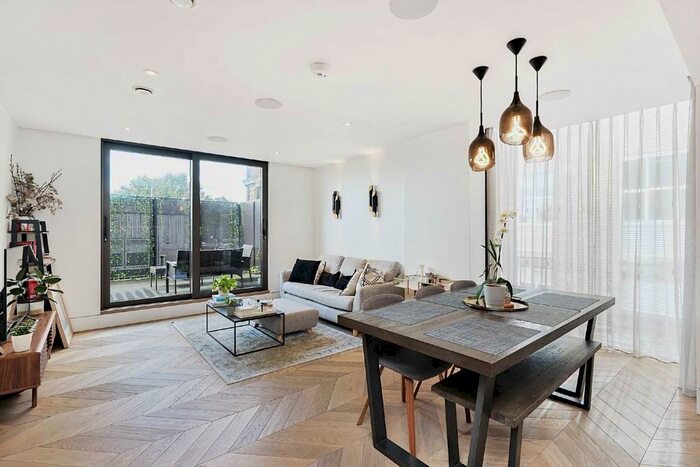 2 Bedroom Flat To Rent In Hatton Wall, London EC1N