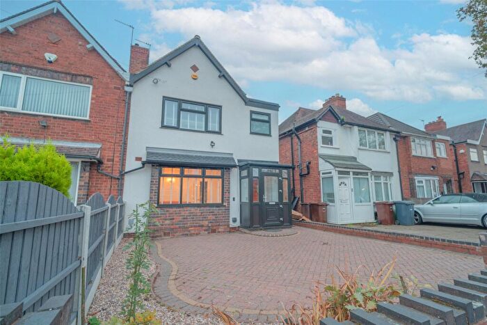3 Bedroom Semi Detached House To Rent In Lyndon Road, Olton, Solihull, West Midlands, B92