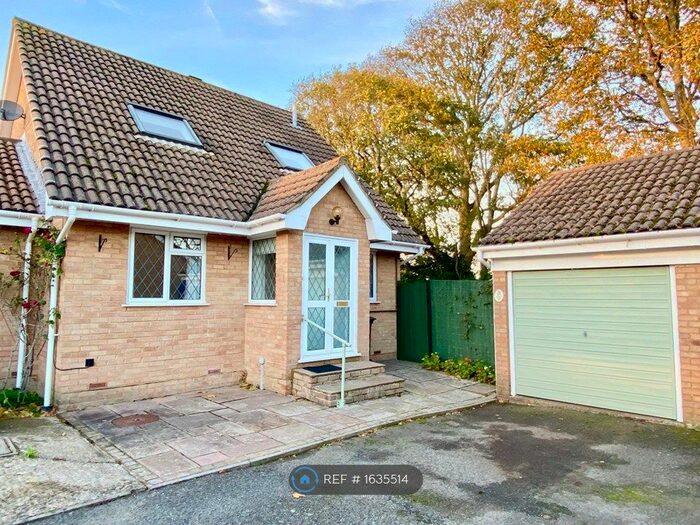3 Bedroom Semi-Detached House To Rent In Sandbanks Way, Hailsham, BN27
