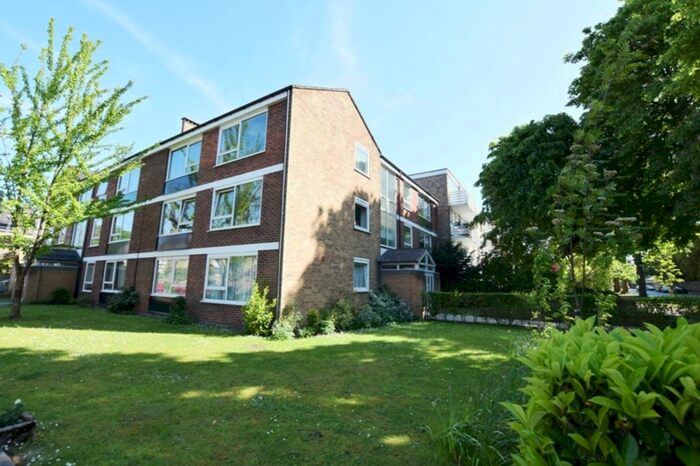 2 Bedroom Flat To Rent In Branstone Court, Kew Road, Kew, Richmond, Surrey, TW9