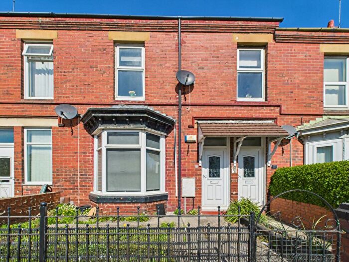 2 Bedroom Apartment To Rent In Croxdale Terrace, Gateshead, Tyne And Wear, NE10