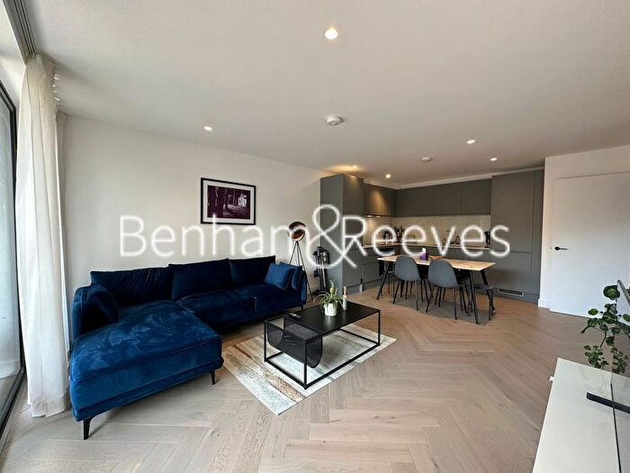 2 Bedroom Flat To Rent In Durnsford House, Durnsford Road, SW19