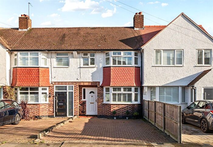 3 Bedroom Terraced House For Sale In Kingshill Avenue, Worcester Park, KT4