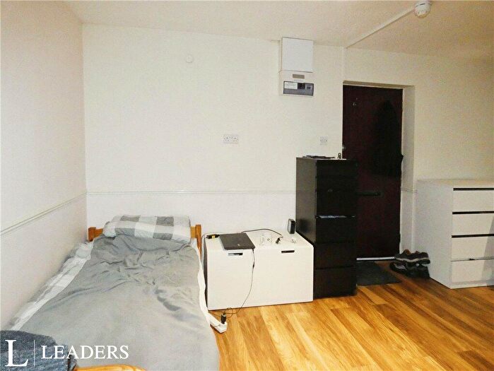 3 Bedroom Apartment For Sale In Queens Park Gardens, Crewe, Cheshire, CW2