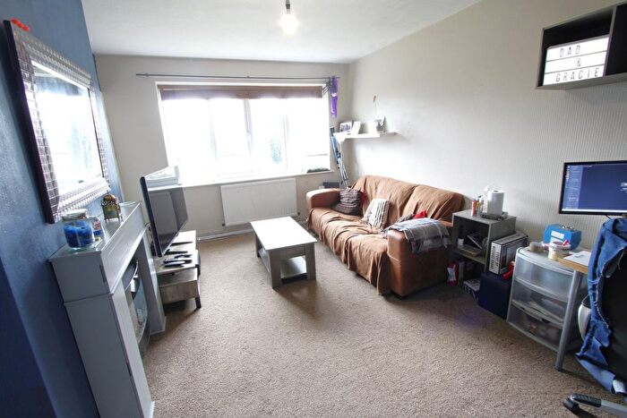 2 Bedroom Flat For Sale In Heatherfield, Bolton, BL1