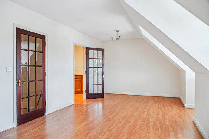 2 Bedroom Apartment For Sale In East Street, Chesham, HP5