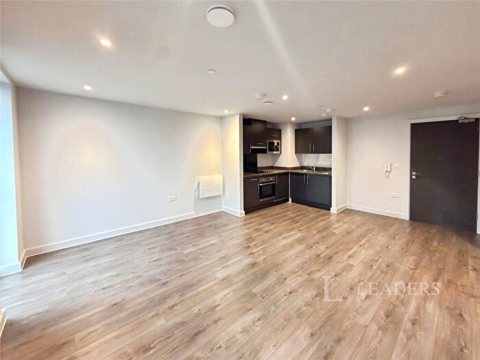 Flat To Rent In Castle Street, Luton, Bedfordshire, LU1