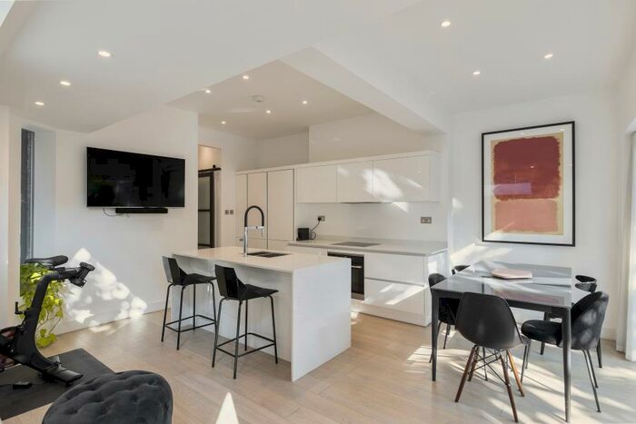 2 Bedroom Apartment To Rent In College Place, London, NW1