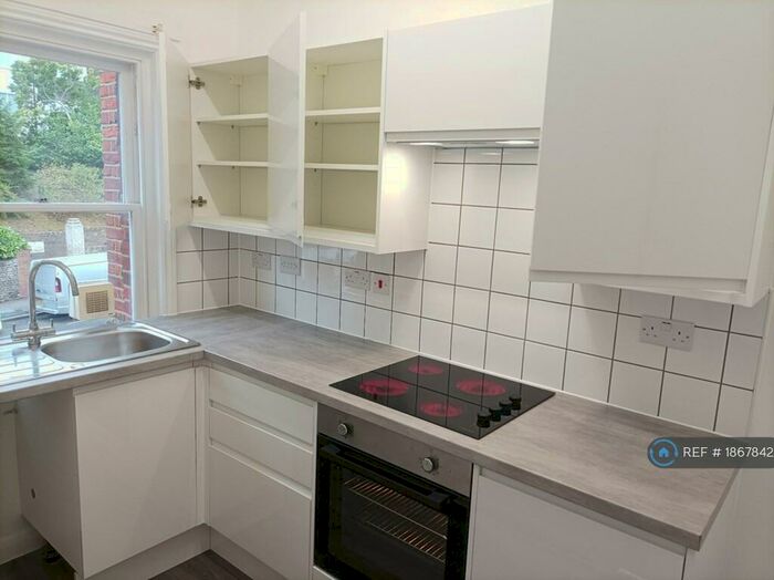 2 Bedroom Flat To Rent In Windmill Street, Gravesend, DA12