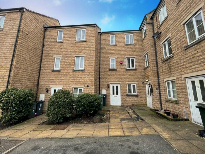 3 Bedroom House To Rent In Brackenhill Mews, Bradford, BD7