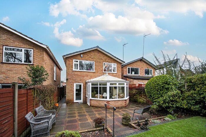 3 Bedroom Detached House For Sale In Sambourn Close, Solihull, West Midlands, B91