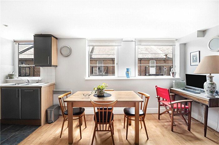 1 Bedroom Apartment For Sale In Peckham Grove, London, SE15