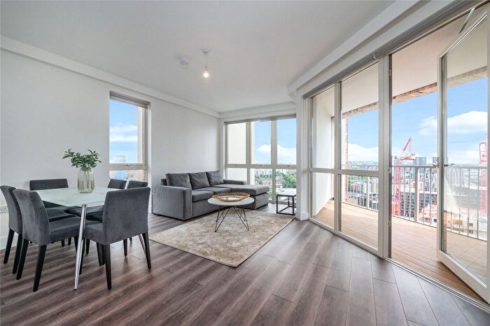 2 Bedroom Flat To Rent In Silvertown Way, Canary Wharf, E16