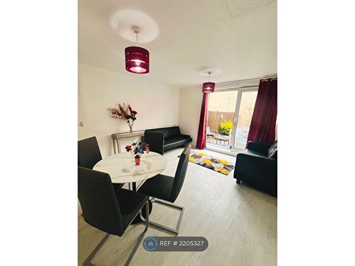 2 Bedroom Detached House To Rent In Gerrards Close, South Bermondsey, SE16