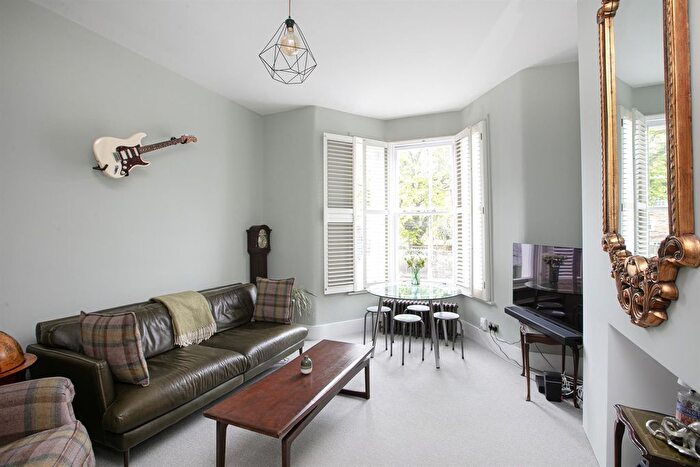 2 Bedroom Flat For Sale In Graces Road, Camberwell, SE5