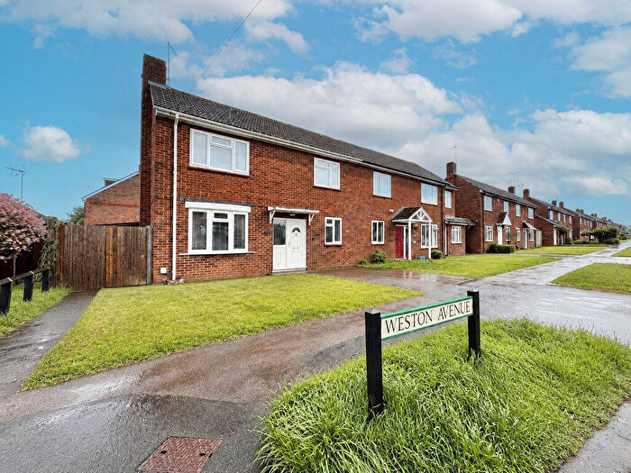 2 Bedroom Semi-Detached House For Sale In Weston Avenue, Leighton Buzzard, LU7