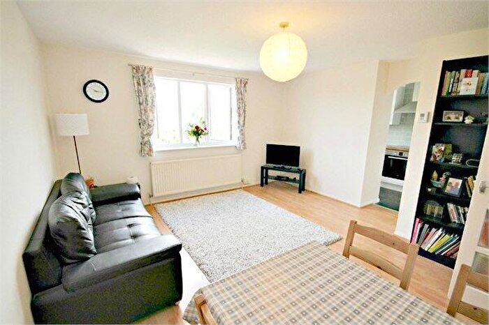 2 Bedroom Flat For Sale In Cornmow Drive, Dollis Hill, NW10