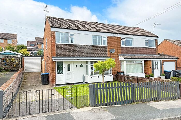 3 Bedroom Semi-Detached House For Sale In Burnside Road, Harrogate, HG1