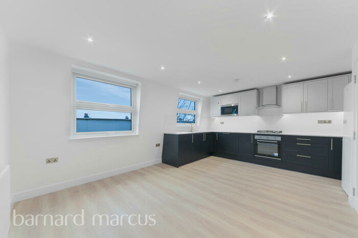 2 Bedroom Flat To Rent In Kidderminster Road, Croydon, CR0