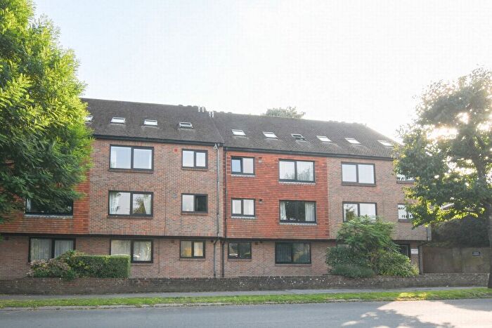 3 Bedroom Flat To Rent In Lewisham Road, River, CT17