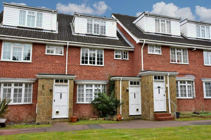 2 Bedroom Maisonette To Rent In Redheath Close, Watford, WD25
