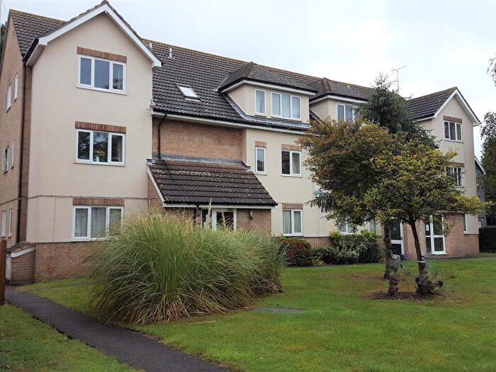 2 Bedroom Flat To Rent In Brooklands Walk, Chelmsford, Essex, CM2