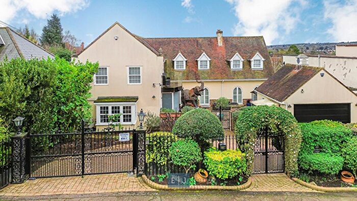 5 Bedroom Detached House For Sale In Tycehurst Hill, Loughton, IG10