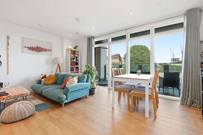 2 Bedroom Flat For Sale In Chorley Court, Canary Wharf, E14