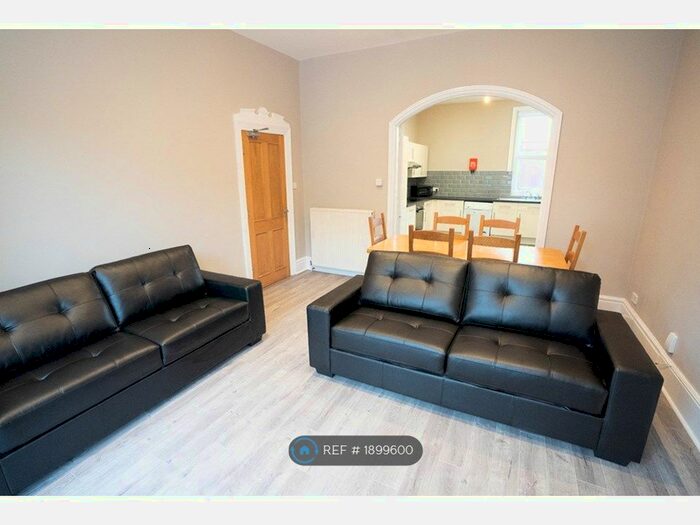 6 Bedroom Semi-Detached House To Rent In Hill Lane, Southampton, SO15