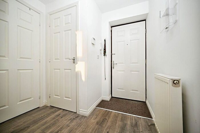 2 Bedroom Flat For Sale In Dunster Close, Rugby, CV22