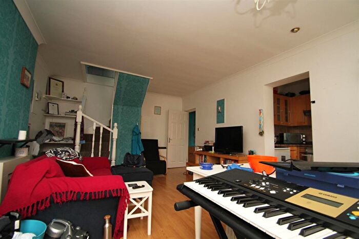 1 Bedroom Flat To Rent In Wellington Way, London, E3