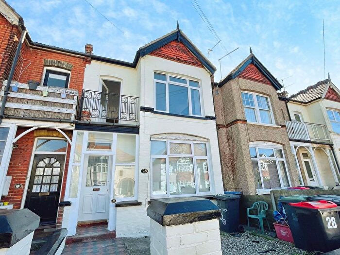 2 Bedroom Flat For Sale In Douglas Road, Herne Bay, CT6