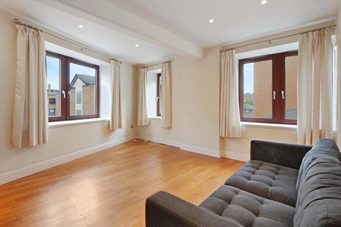 2 Bedroom Apartment For Sale In Wapping High Street, London, E1W