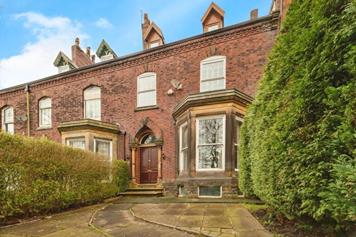 7 Bedroom Terraced House For Sale In Queens Road, Oldham, Lancashire, OL8