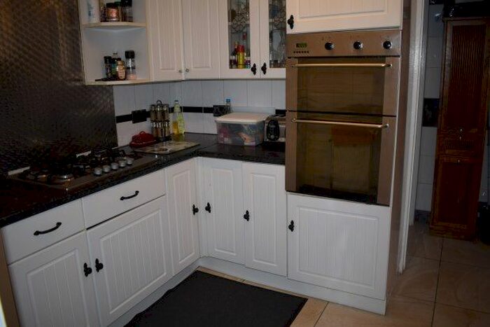 3 Bedroom Property To Rent In West Street, Swansea, SA4