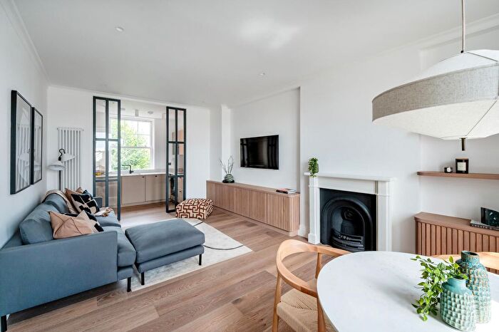 2 Bedroom Flat To Rent In Arundel Mansions, Kelvedon Road, SW6