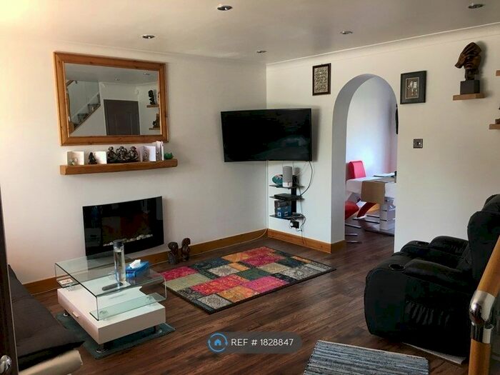 3 Bedroom Semi-Detached House To Rent In Royal George Drive, Stockton On Tees, TS16