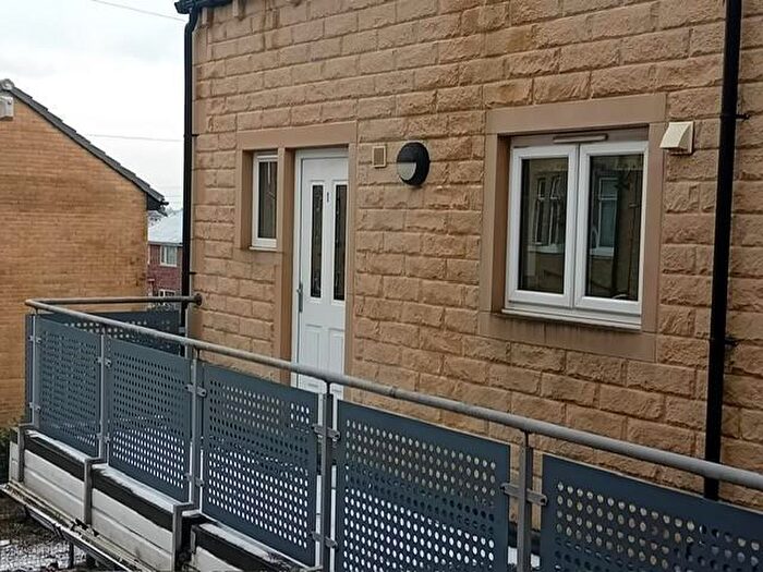 2 Bedroom Flat To Rent In Wakefield Road, Hipperholme, Halifax, HX3