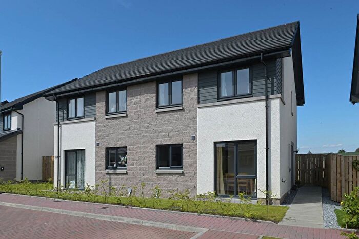 3 Bedroom Semi-Detached House For Sale In West Bonnington Drive, Wilkieston, Kirknewton, EH27