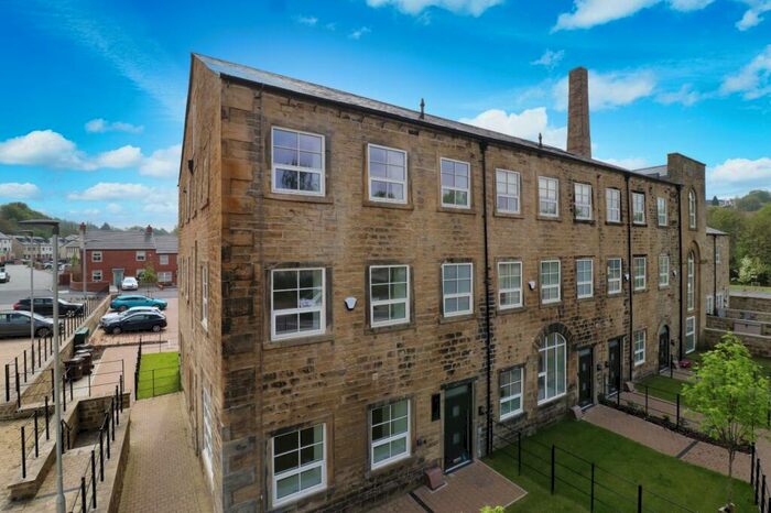 2 Bedroom House To Rent In Bobbin Row, Leeds, West Yorkshire, LS12