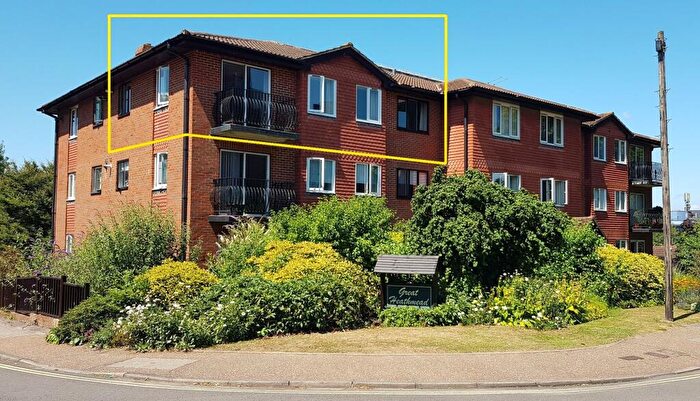 2 Bedroom Flat For Sale In Great Heathmead, Anscome House Great Heathmead, RH16