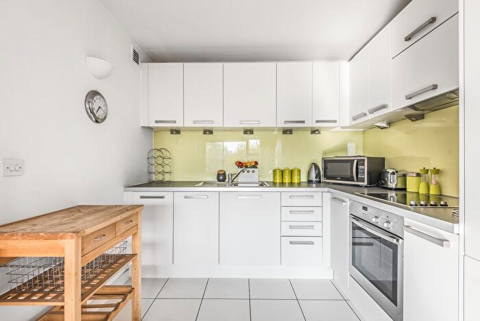 2 Bedroom Flat To Rent In Deals Gateway, Lewisham, London, SE13