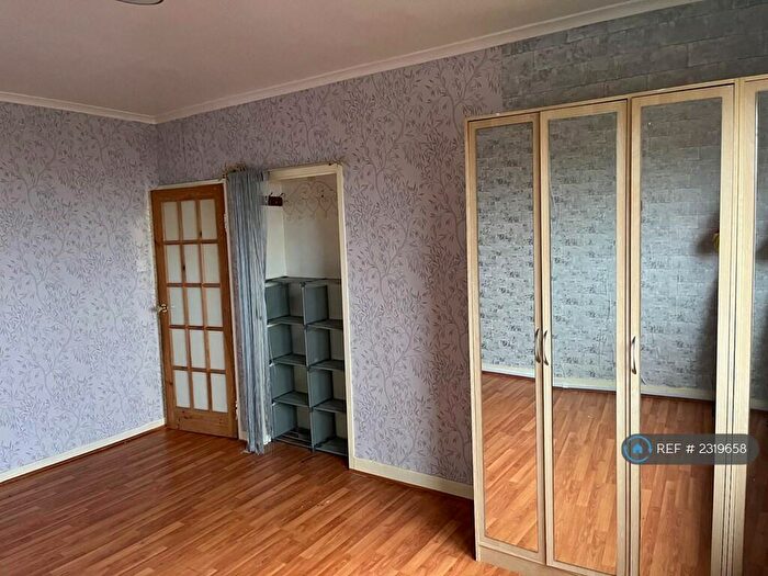 3 Bedroom Flat To Rent In Zena Crescent, Glasgow, G33