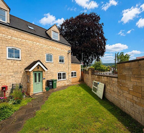 2 Bedroom Cottage To Rent In Cashes Green Road, Stroud, GL5