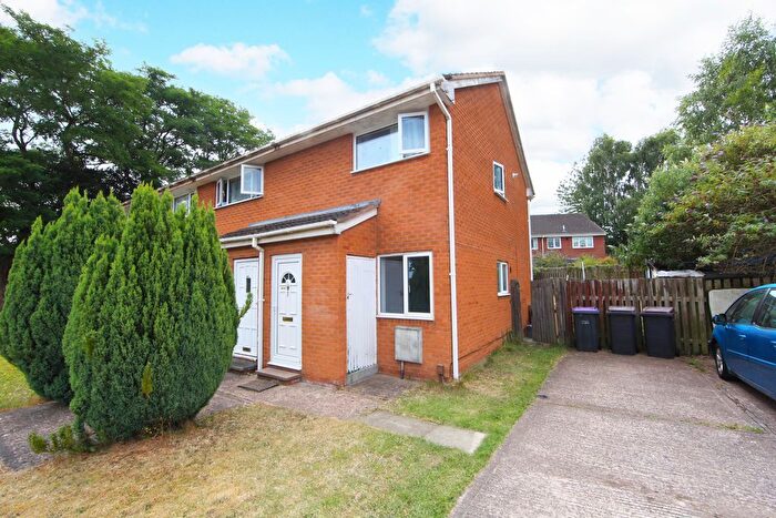 2 Bedroom Flat For Sale In Mercia Drive, Leegomery, Telford, TF1